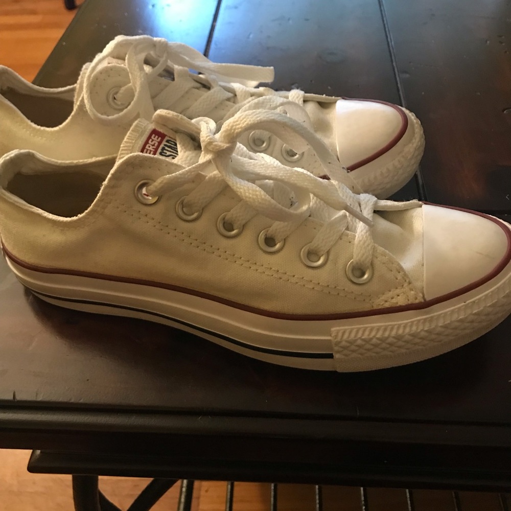 Women’s Canvas Converse tennis shoes